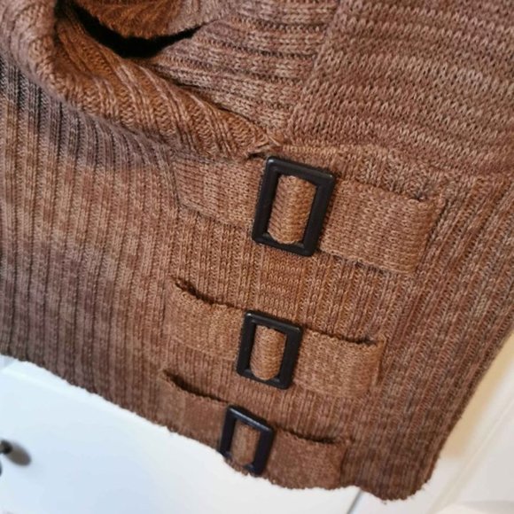 Majora Open-Front Pullover Sweater w Buckle Detail - Picture 2 of 3